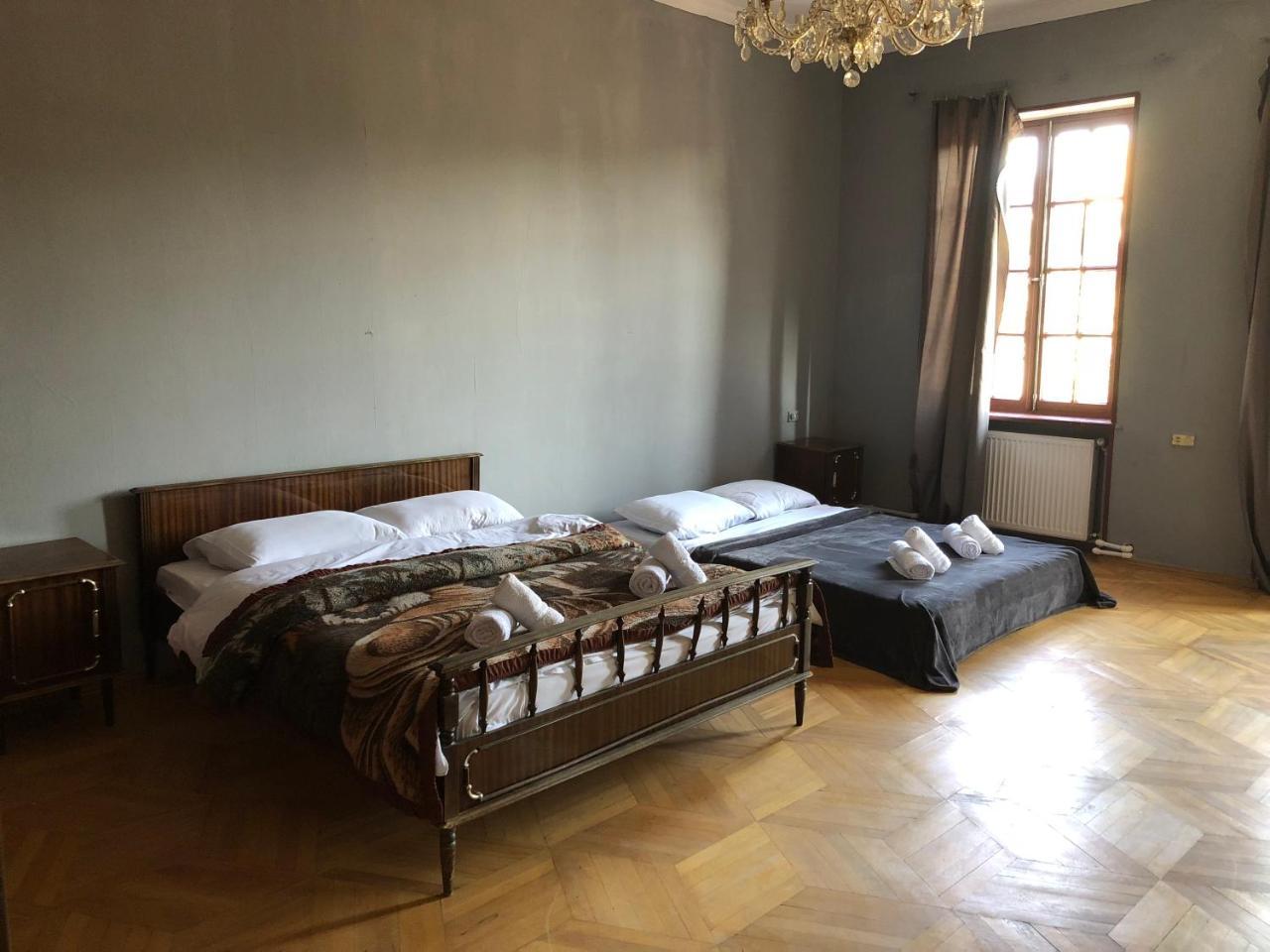 Lucky Family Hotel 第比利斯 外观 照片